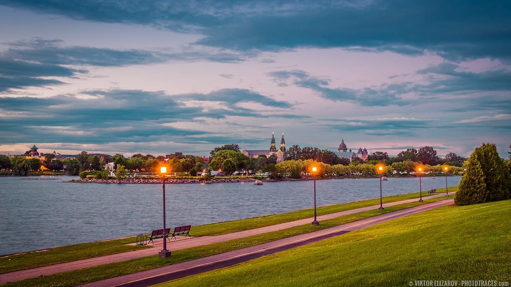 Blue hour hour at blue hour in Montreal