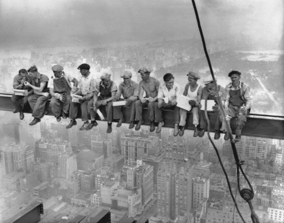 World Famous Photos - Lunchtime atop a Skyscraper - Charles C. Ebbets – 1932
