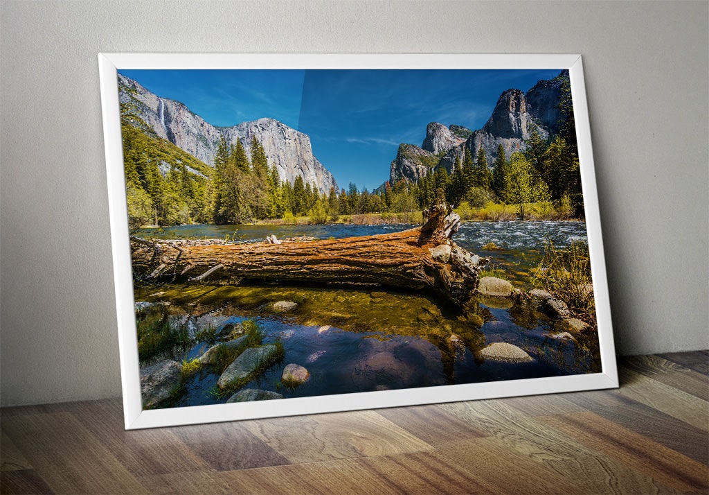 Matte vs Glossy Photos: use matte coating when framing photos with glass